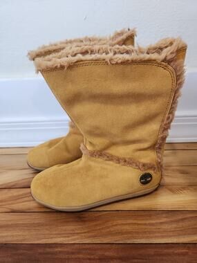 Timberland Womens Mukluk Fur Lined Pull-On Winter Boot, Tan Suede, Size 7M
